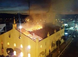 Igreja Matriz de Monte Santo é destruída pelo fogo