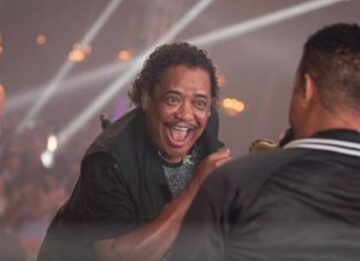 Compadre Washington é assaltado e fere a cabeça após queda