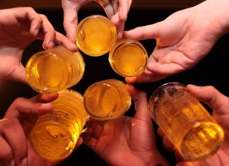 Homens e mulheres de Salvador bebem em excesso, diz pesquisa