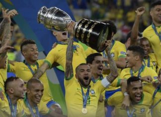 Com um a menos, Brasil supera o Peru e conquista a Copa América