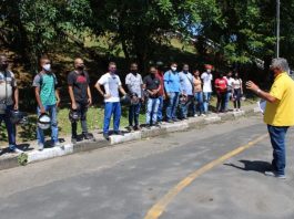 Candidatos à primeira habilitação participam de preleção antes dos exames do Detran-BA
