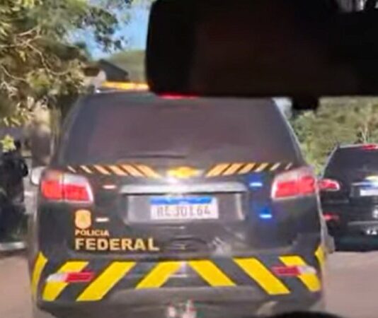 Bolsonaro é levado pela Polícia Federal para sede do PL