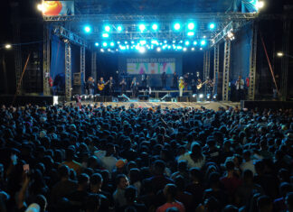 População superlota ruas de Barra da Estiva em Comemoração aos 96 anos de emancipação