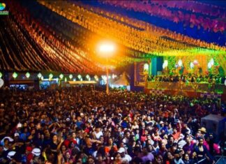 DEVINHO NOVAES SE APRESENTA NO SÃO PEDRO DE BARRA DO ROCHA