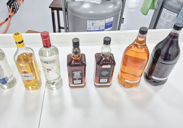 b2ap3_medium_garrafas-de-bebidas-com-metanol