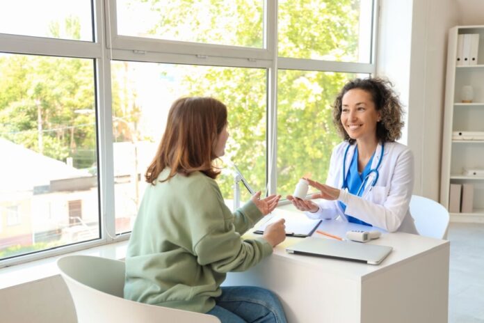 edicaseos-sinais-de-deficiencia-de-ferro-e-vitamina-d-aparecem-de-forma-sutil-imagem-pixel-shot-shutterstock-9pj8gem5