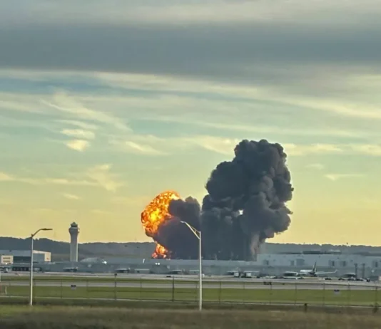 Avião cai após decolagem e deixa sete mortos nos EUA