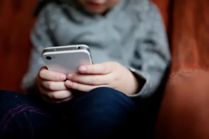 Brasil-tera-nova-idade-para-usar-redes-sociais-e-I0136788500202511101450-ScaleDownProportional