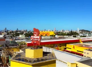 De vendedor de balas e dono da maior chocolateria do Brasil: a história do criador da Garoto