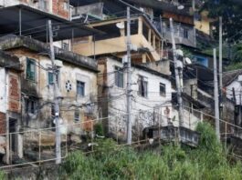 Quase 20% da população de favelas vivem em vias onde não passam carros