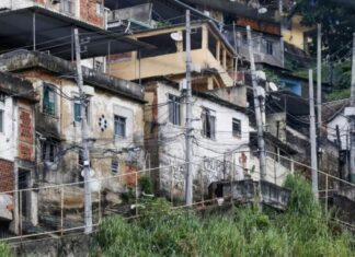 Quase 20% da população de favelas vivem em vias onde não passam carros