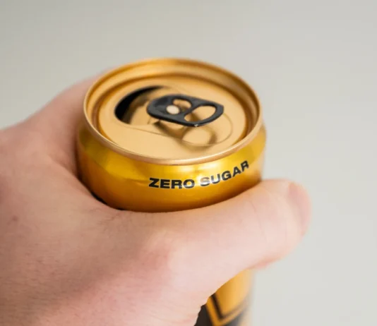 O que os refrigerantes zero fazem no seu corpo (e ninguém te contou)