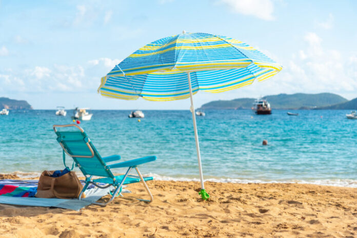 Paradisiacal beach umbrella, summer vacation concept. Peace, quiet, relaxation