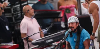 Por que Bell Marques nunca tira a bandana? Cantor explica motivo