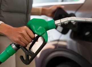 Refinarias privadas podem suspender importações para forçar alta nos preços dos combustíveis