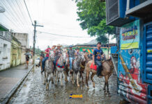 Mesmo sob chuva, cavaleiros e amazonas participam da 7ª Cavalgada de Jacareci
