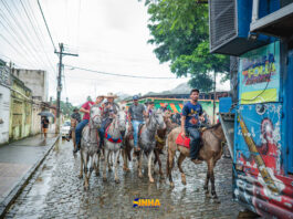 Mesmo sob chuva, cavaleiros e amazonas participam da 7ª Cavalgada de Jacareci