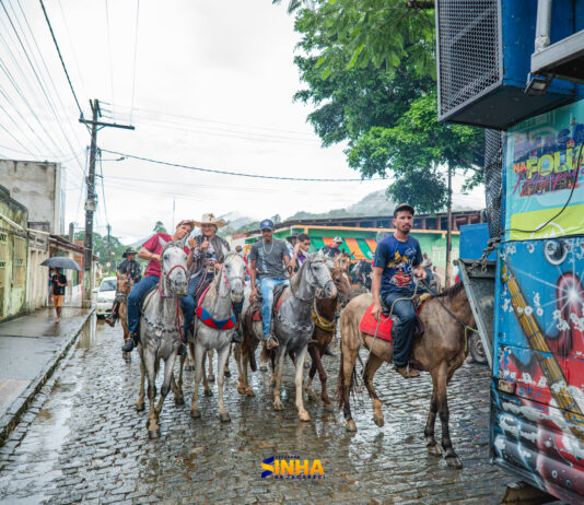 Mesmo sob chuva, cavaleiros e amazonas participam da 7ª Cavalgada de Jacareci