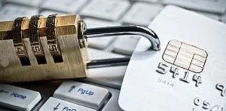 O banco pode bloquear minha conta por dívida? Saiba o que é ilegal e como proteger seu salário