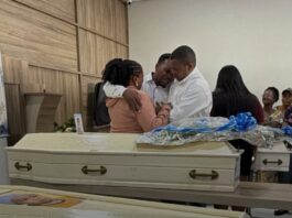 Crianças mortas em incêndio em Serrinha são veladas sob forte emoção em Serrinha