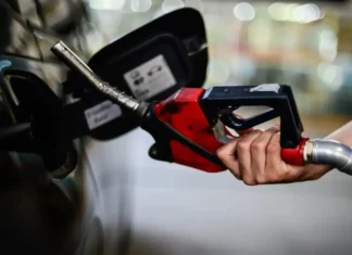 Diesel cai pela 6ª semana seguida após tensão no Oriente Médio