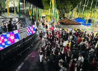 Vitor e Diogo unem sertanejo e forró em apresentação marcante no Forró Mut, em Camaçari