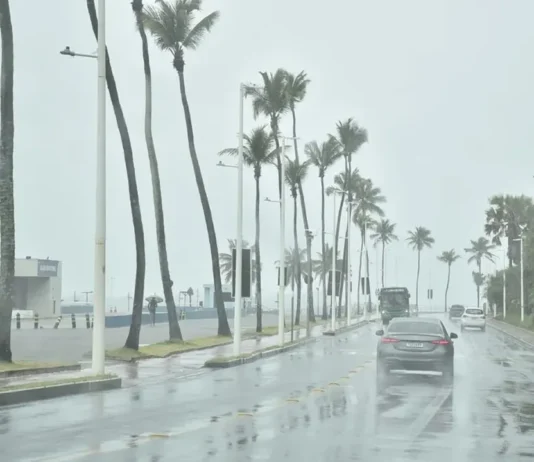 ALERTA VERMELHO! Chuva de até 200 mm tem data para chegar ao Brasil