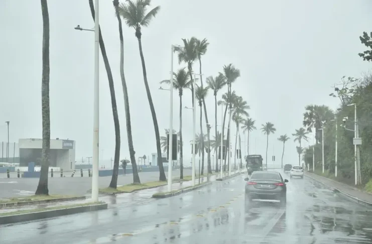 ALERTA VERMELHO! Chuva de até 200 mm tem data para chegar ao Brasil