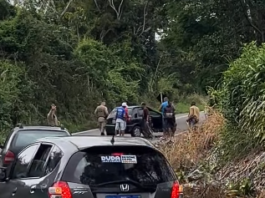 Carro capota na BA-026, em trecho conhecido como Os Dez, no município de Varzedo