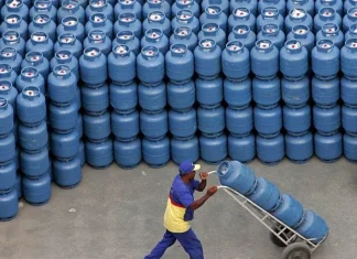 Preço de gás de cozinha cai e é vendido a R$ 142
