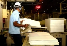 Indústria brasileira recua 0,2% em maio; entenda
