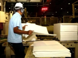 Indústria brasileira recua 0,2% em maio; entenda