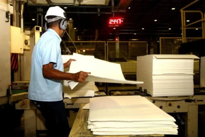 Trabalhador-da-industria-Foto-Amanda-Oliveira-GovBA-280426-1000x668-1