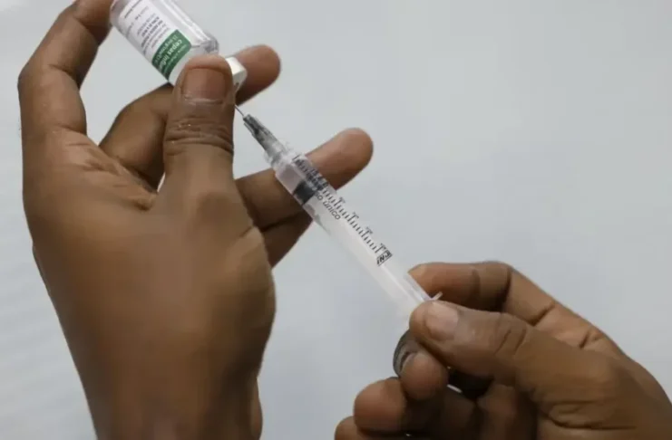 Anvisa determina atualização de vacinas contra covid-19
