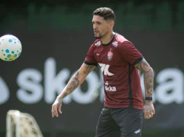 Zagueiro deixa o Vitória e abre espaço para chegada de novo reforço