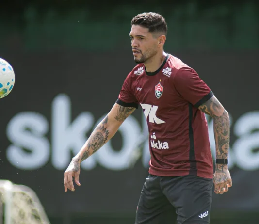 Zagueiro deixa o Vitória e abre espaço para chegada de novo reforço