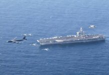 Marinheiros de porta-aviões dos EUA tentaram pular no mar após 250 dias embarcados, diz jornal