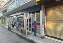 Com fim da greve, clientes aguardam atendimento na Caixa de Santo Antônio de Jesus