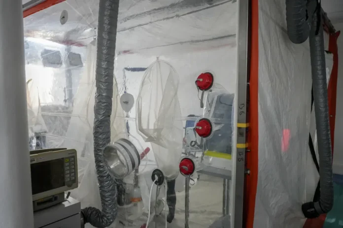 epidemia-de-ebola-ultrapassa-3-mil-mortes-e-atinge0140059600202609021023-ScaleDownProportional